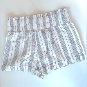 Forever 21 Short Woven Cream/Black
